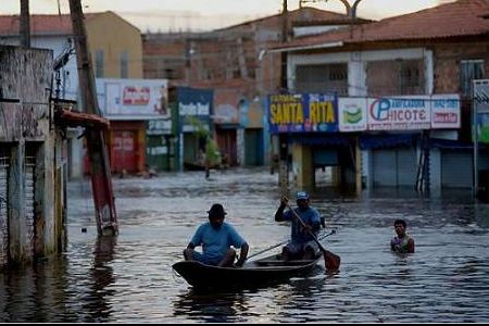 委内瑞拉暴雨引发洪水泥石流至少31人死亡(图)