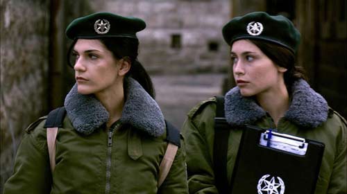 训练有素的以色列漂亮女兵