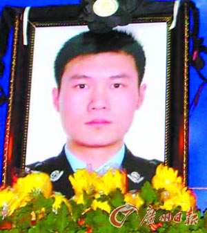 为救学生牺牲的民警张宁海
