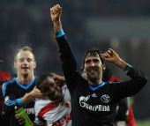图文：[德国杯]沙尔克04晋级八强 劳尔庆祝胜利