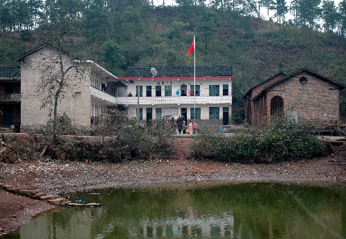 (社会)(3)湖南衡南县送学车事故:县教育局长等6名相关