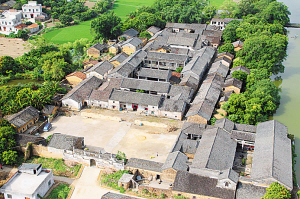 武宣古庄园第,位于东乡镇下莲塘村,为清代民居,至今已有200多年