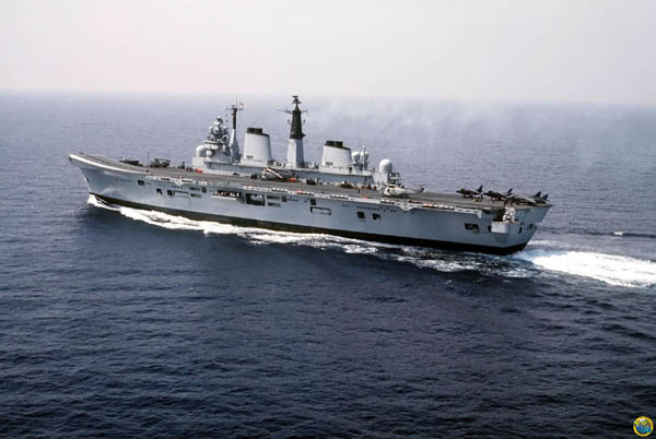 购买航母准备拖回中国建海上国际学校    "无敌"号是二战后英国