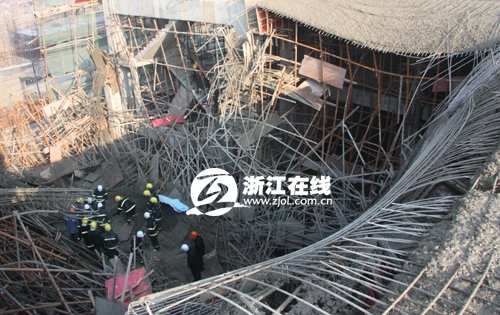 浙江绍兴一建筑工地发生坍塌事故 已致2死4伤(组图)