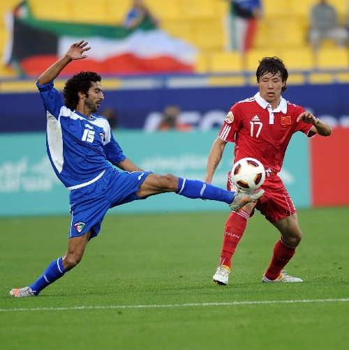 (体育)(8)足球——亚洲杯:中国队迎战科威特队