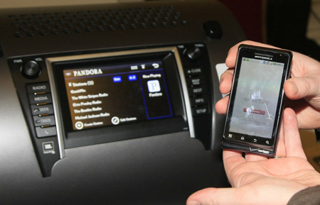 丰田的entune系统通过智能手机控制大量车载功能