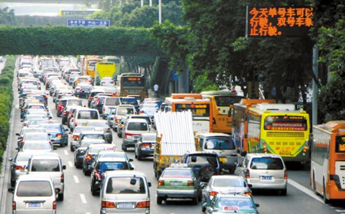 广州缓解交通拥堵方案引热议 市民建议公交降