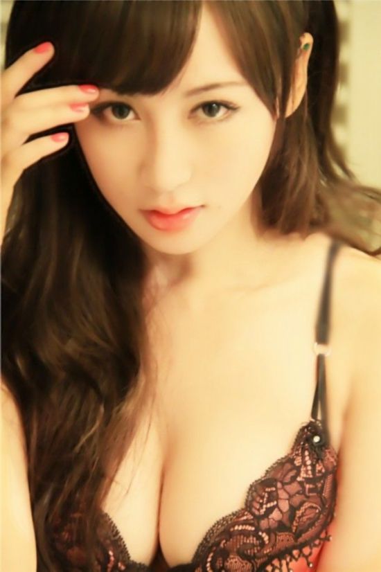 韩美心诱人热辣私房照展示爆乳的性感(组图)
