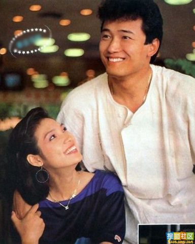 苗侨伟戚美珍风雨20年恩爱瞬间 共演不老神话(组图)