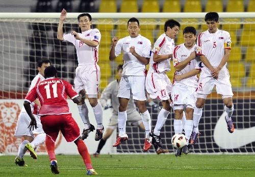 (体育)(1)足球——亚洲杯d组:朝鲜队战平阿联酋队
