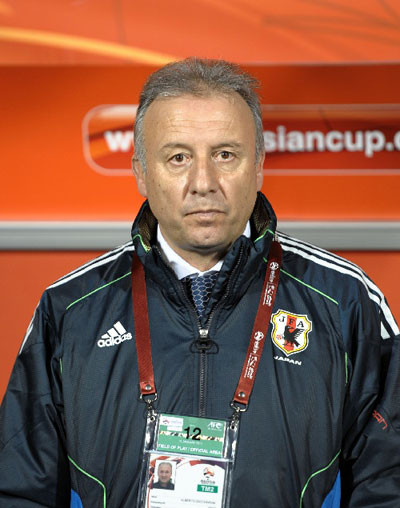 图文:日本险胜叙利亚 日本队主教练扎切罗尼