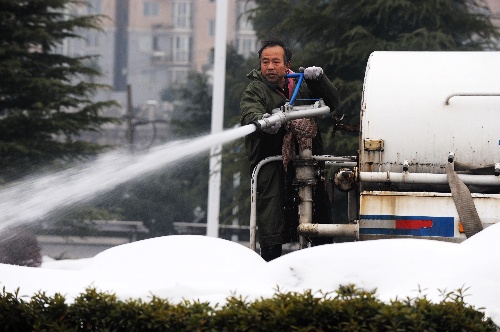 雪灾转移人口_08年雪灾图片