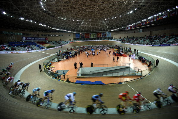 图文:北京场地自行车世界杯 现场比赛全景