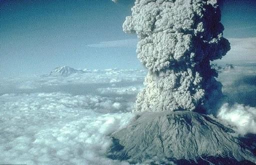 火山人口锐减_火山爆发图片