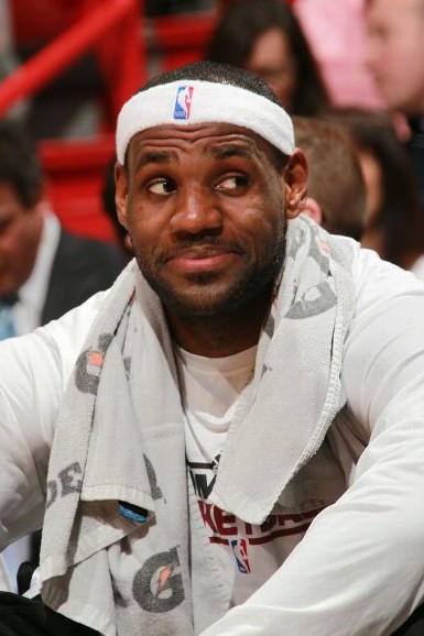图文[nba]骑士负热火 詹姆斯搞怪