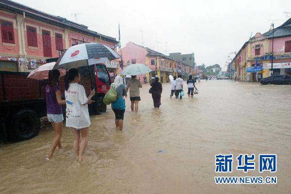 马来西亚水灾灾情恶化(组图)