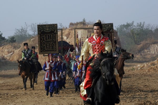《包青天之七侠五义》热播 展昭升级黄金铠甲