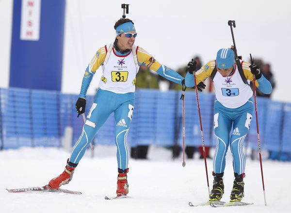 图文:亚冬会冬季两项男子接力 东道主选手接力