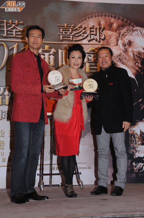 秋官（左起）、汪阿姐和日本音乐大师喜多郎携手打造红馆演唱会。