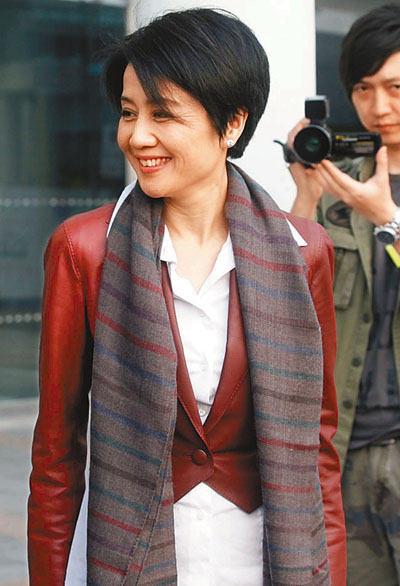 "四太"梁安琪现身引传媒追访 封口不提赌王争产案(图)