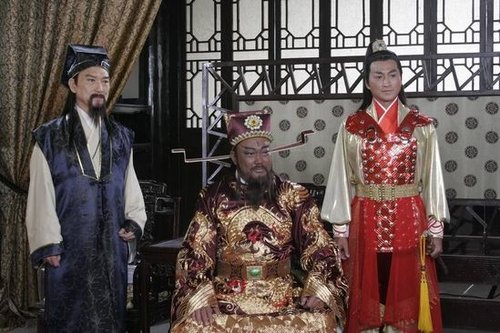 网友新《包青天》质疑太惊悚 包公剧中谈恋爱(图)