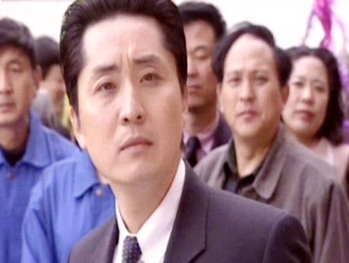 蔡明男人装照而再次回到国内的时候