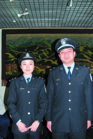 北京公安局建局62周年 民警秀各时期警服(组图)