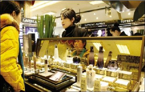 化妆品关税近期或降低 买名牌不必再去香港