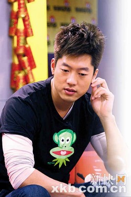 凌潇肃离婚后情绪低落 指责与压力日益剧增