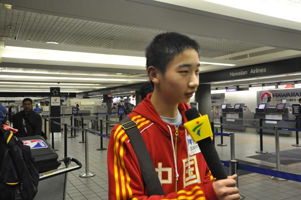在赴美近距离体验NBA全明星赛后返程回国,以上是在机场合影和接