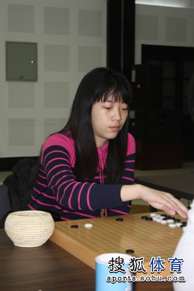 女子围棋名人赛的最后决赛在中国棋院举行,由李赫三段对阵陈一鸣初段