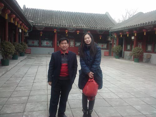 主持人:没错,让我们一起感受这榜样的力量