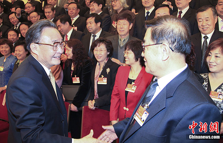...全国人大常委会委员长吴邦国参加河北代表团全体会议,一起审查计...