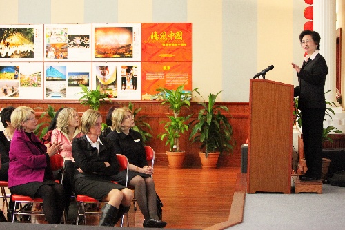 (国际)(1)中国驻加拿大使馆举办三八国际妇女