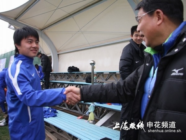 曹赟定拜见恩师根宝