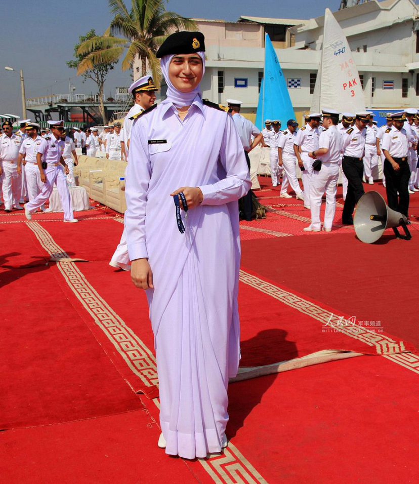 高清:巴基斯坦海军漂亮的女军官(图)