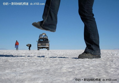 意外巧合 24张不可思议的借位摄影照片
