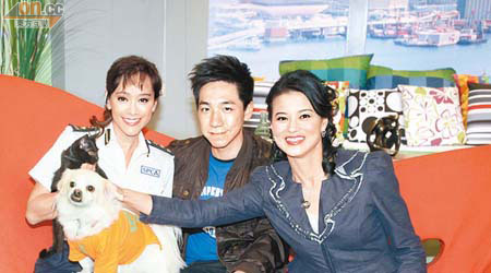 郭秀云（左起）、刘俊江接受李燕珊的访问