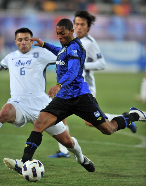 (体育)(2)足球--亚冠联赛:天津泰达战胜日本大阪