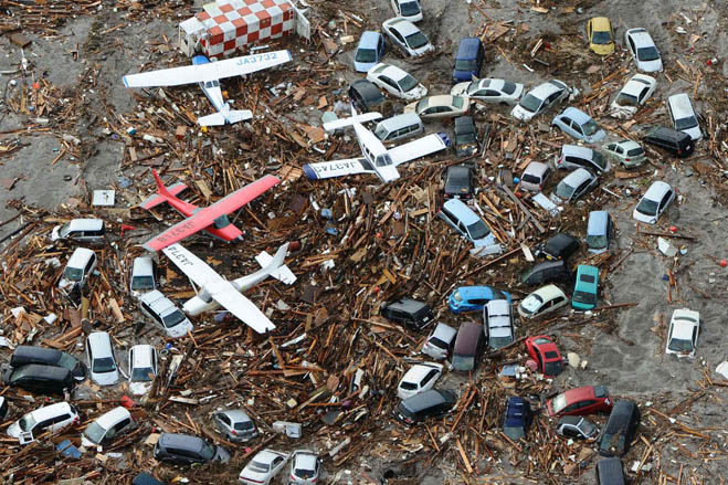 记者镜头中的日本史上最大地震海啸[高清图集