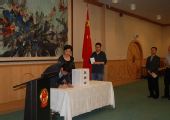 驻新西兰使馆向基督城地震中国罹难者家属捐款
