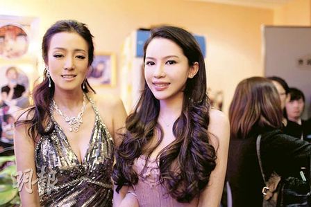 演出过不少电影的潘霜霜,其中在《我知女人心》就跟巩俐合作