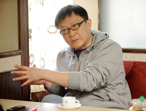 导演姜伟称《借枪》更生活化。