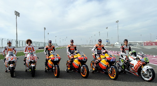图文:摩托车世锦赛卡塔尔站 motogp组车手合影