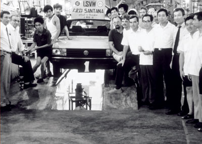 1985年，上海大众第一辆桑塔纳。