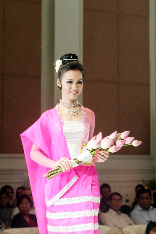 (国际)(6)仰光举办缅甸旅游小姐大赛