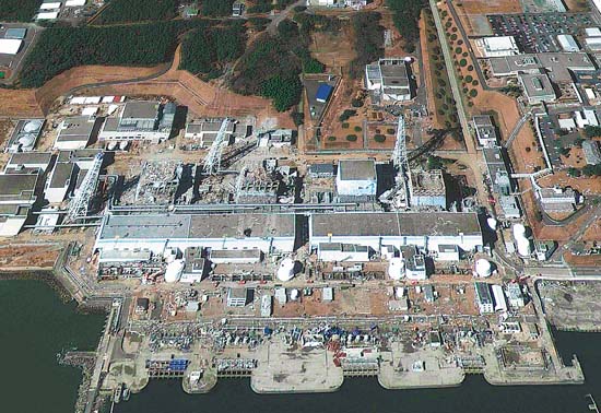 卫星照片显示日本福岛第一核电站景象(图)