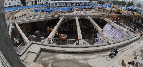 (经济)(2)长沙地铁2号线湘江中路站进入基坑开挖施工阶段