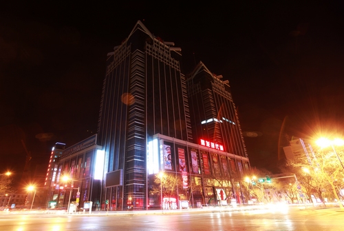 媒体新闻滚动_搜狐资讯   3月26日晚8时30分,银川地标建筑建发现代城