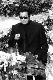 2008年，邓光荣在沈殿霞葬礼上，公开责难郑少秋